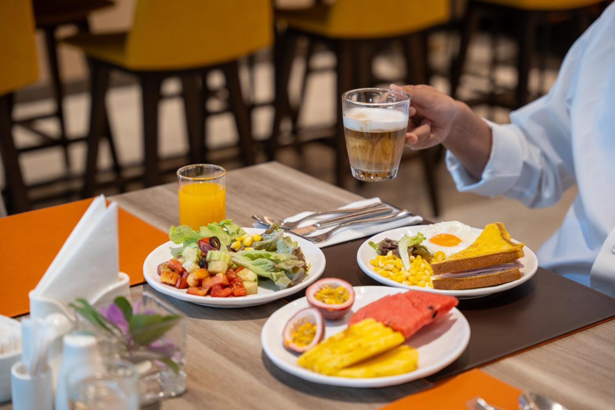 Parkroyal Suites Bangkok Ngoại thất bức ảnh